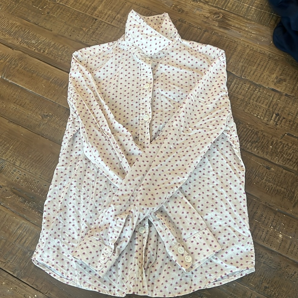 GAP button up shirt size medium, like new.